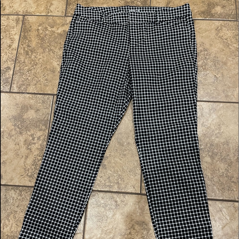 Women’s old navy pixie anklet pants size 14